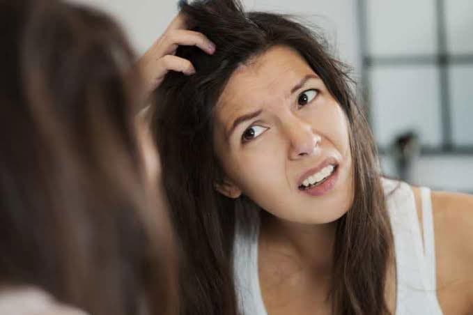 Saç Diplerinde Neden Kaşıntı Olur? Saç Derisinin Kaşıntısı Nasıl Giderilir?  kapak resmi