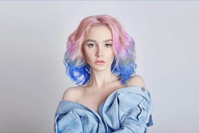 Saçlarda Renk Bloklama (Color Blocking) Trendi Nedir, Nasıl Yapılır?  kapak resmi