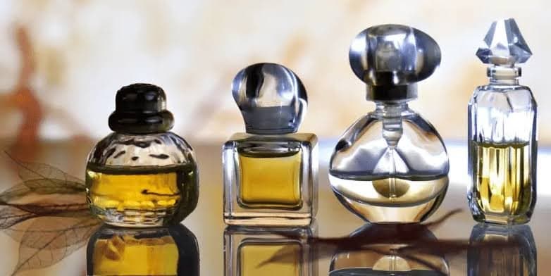 Kullandığımız Parfümlerin Sahte Olduğu Nasıl Anlaşılır? Sahte Parfümlerin Zararları Nelerdir?  kapak resmi