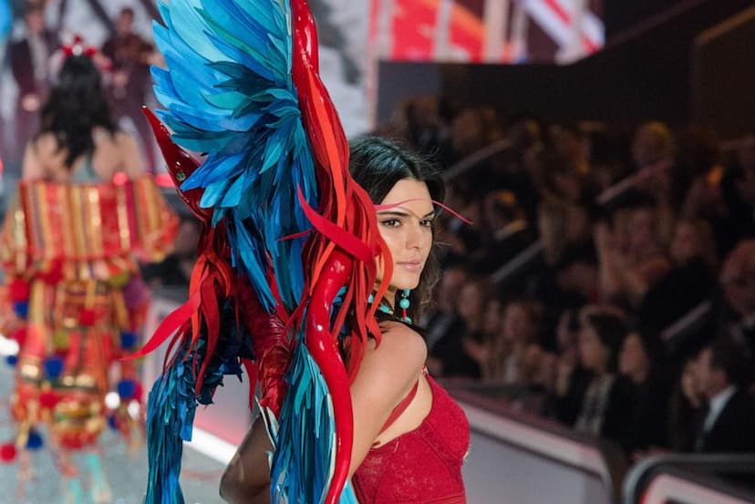 Erkeklere Müjde! Victoria's Secret Moda Şovu Geri Dönüyor! kapak resmi