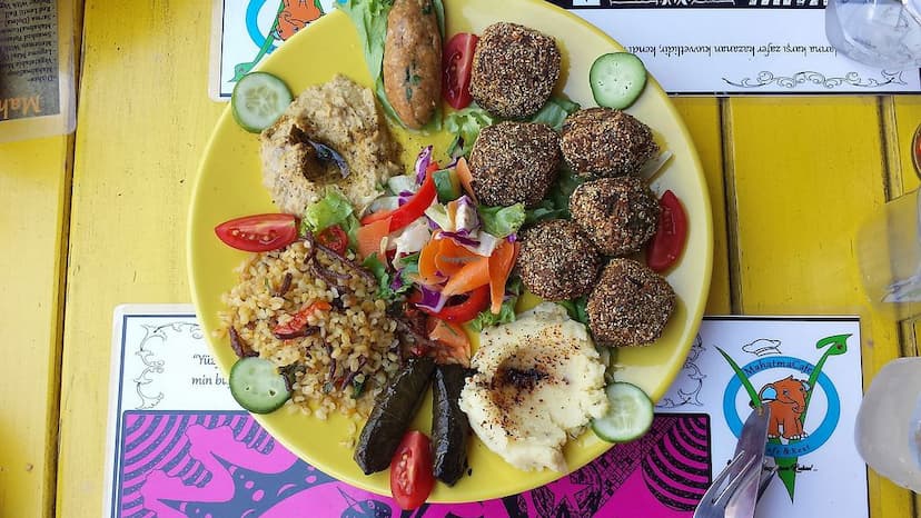 İstanbul'da Vegan Mutfağın En İyileri: Popüler Vegan Restoranlar kapak resmi