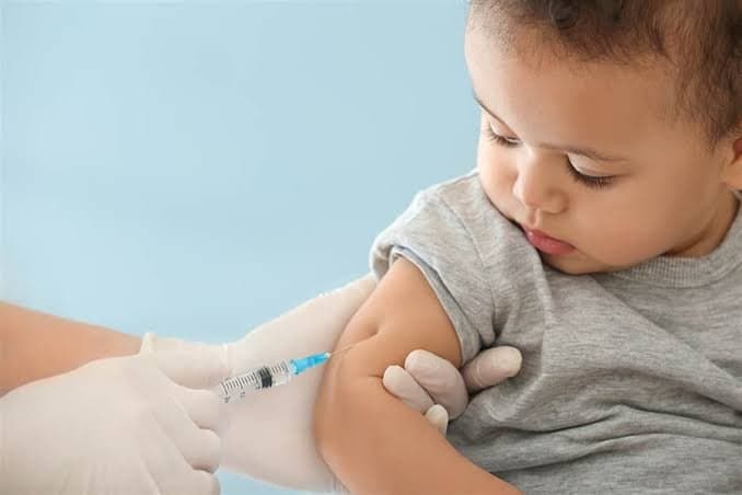 Çocuklar İçin Aşı Yaptırmak Güvenli Mi?   kapak resmi