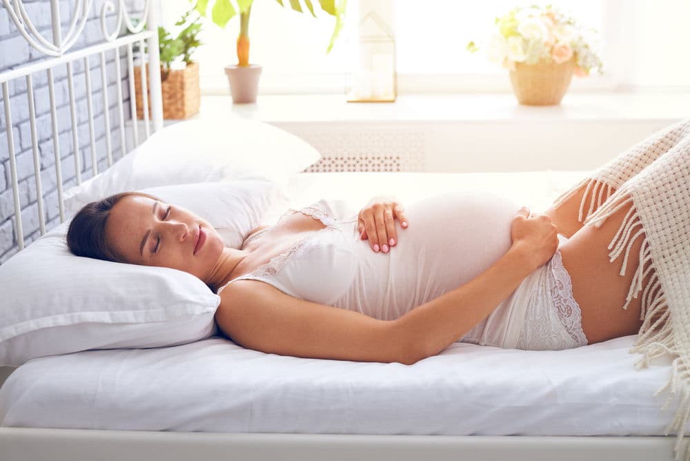 Hamileyken Sırt üstü Yatmak Bebeğe Zarar Verir Mi? kapak resmi