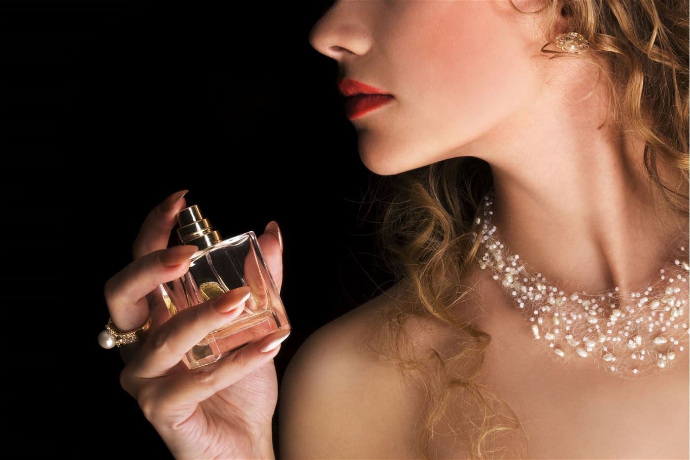 Cildinizle Uyumlu Parfümü Nasıl Anlarsınız?  kapak resmi
